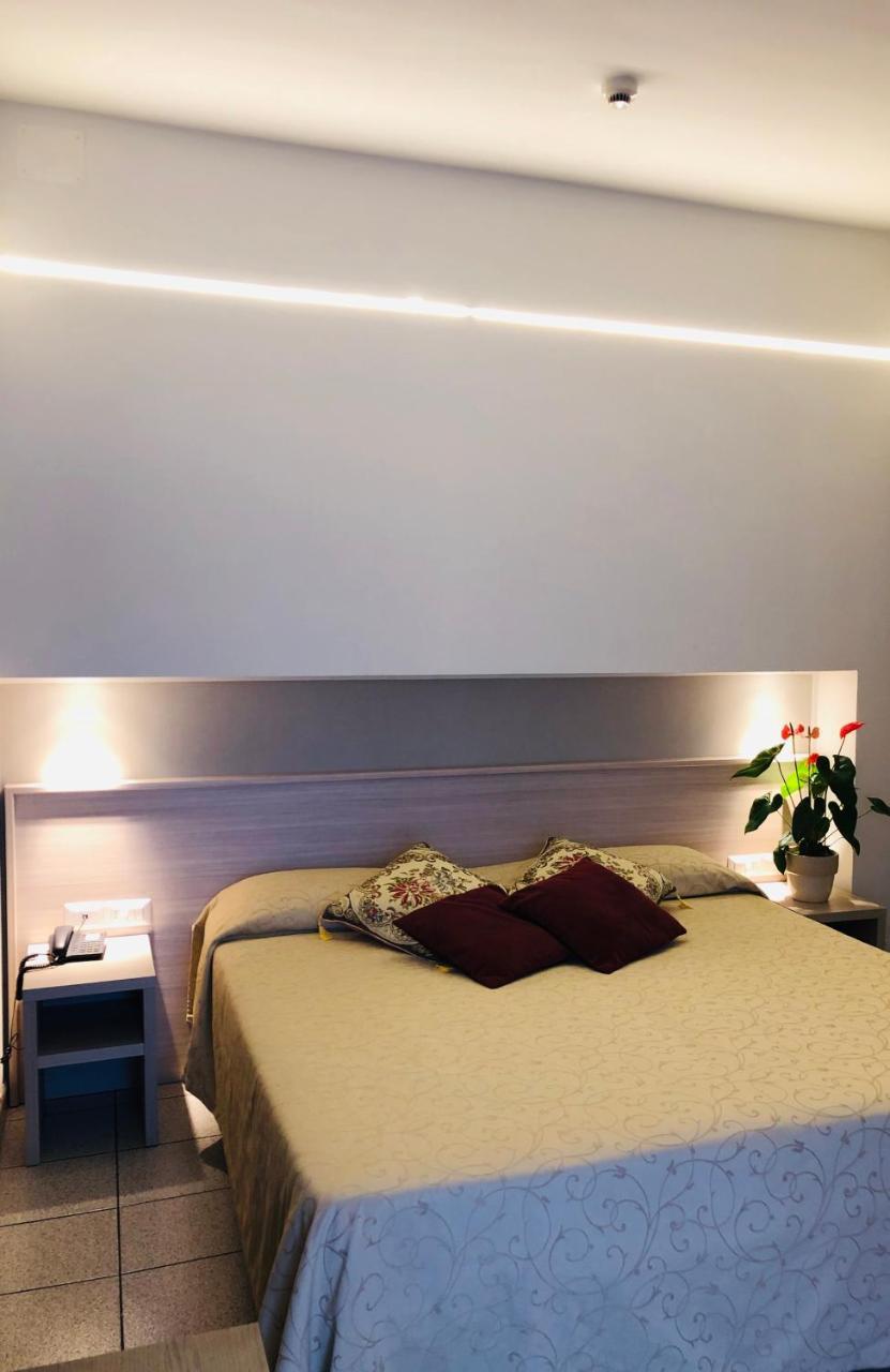 Hotel Delfina Signa Exteriör bild